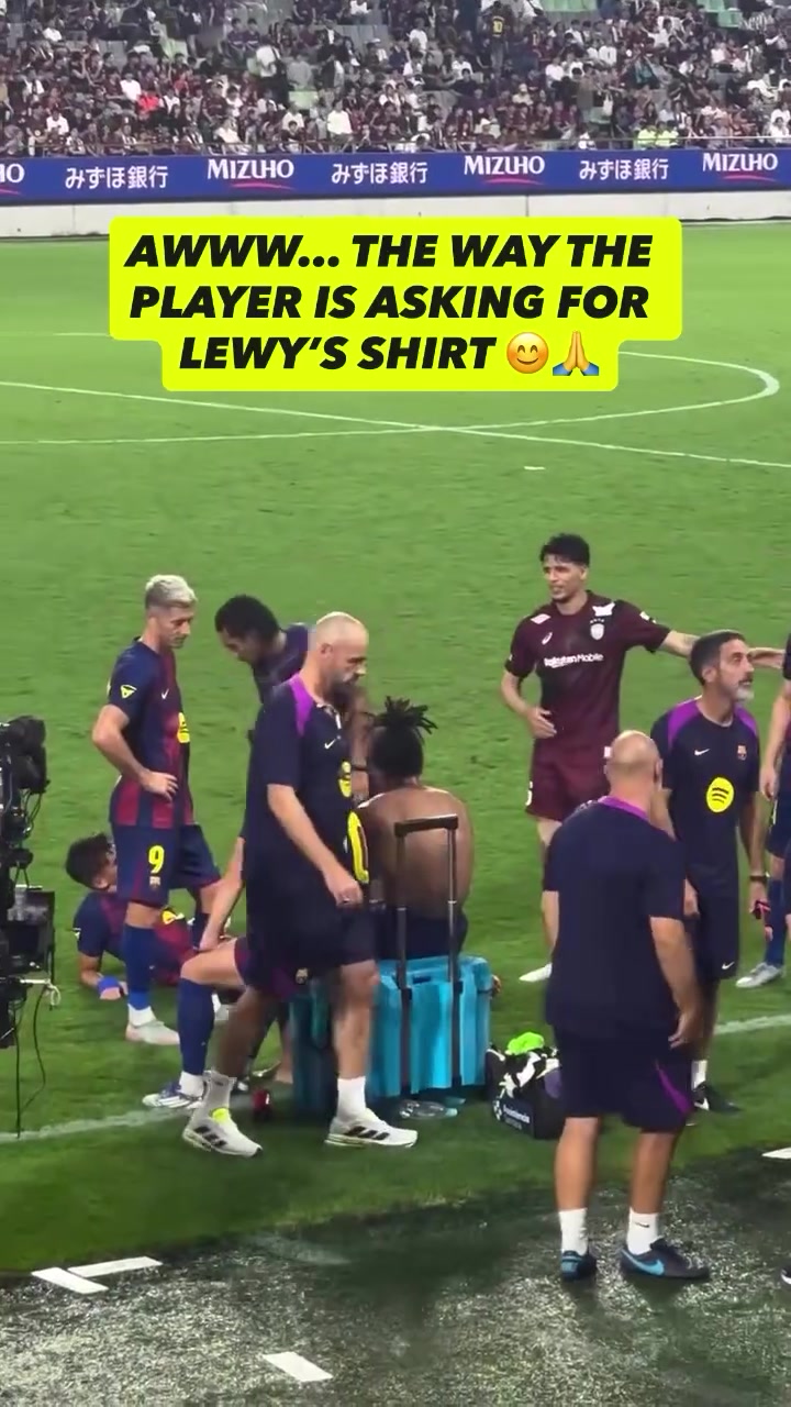 這也是助攻拉菲尼亞牽線搭橋幫助對(duì)手拿到萊萬(wàn)球衣