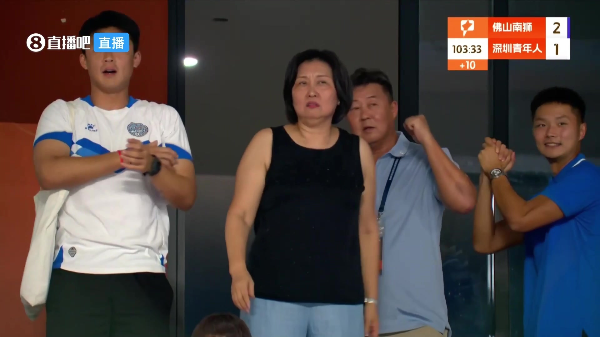 中甲賽場深圳補時讀秒絕平被吹疑似引發(fā)看臺一名球迷強烈不滿