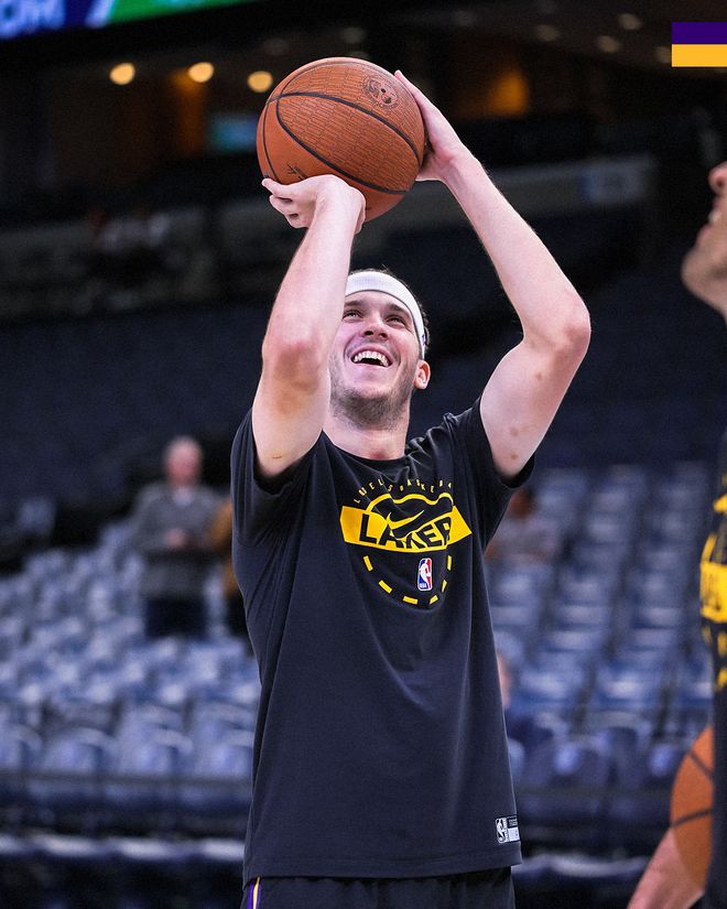 東契奇復(fù)出44+12+6湖人擊敗灰熊NBA杯開(kāi)門紅，莫蘭特僅8+7