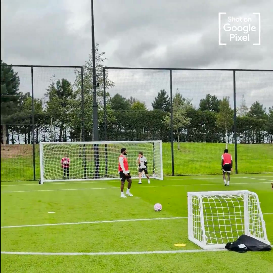 進(jìn)球如麻利物浦官方曬伊薩克訓(xùn)練場(chǎng)首訓(xùn)視頻