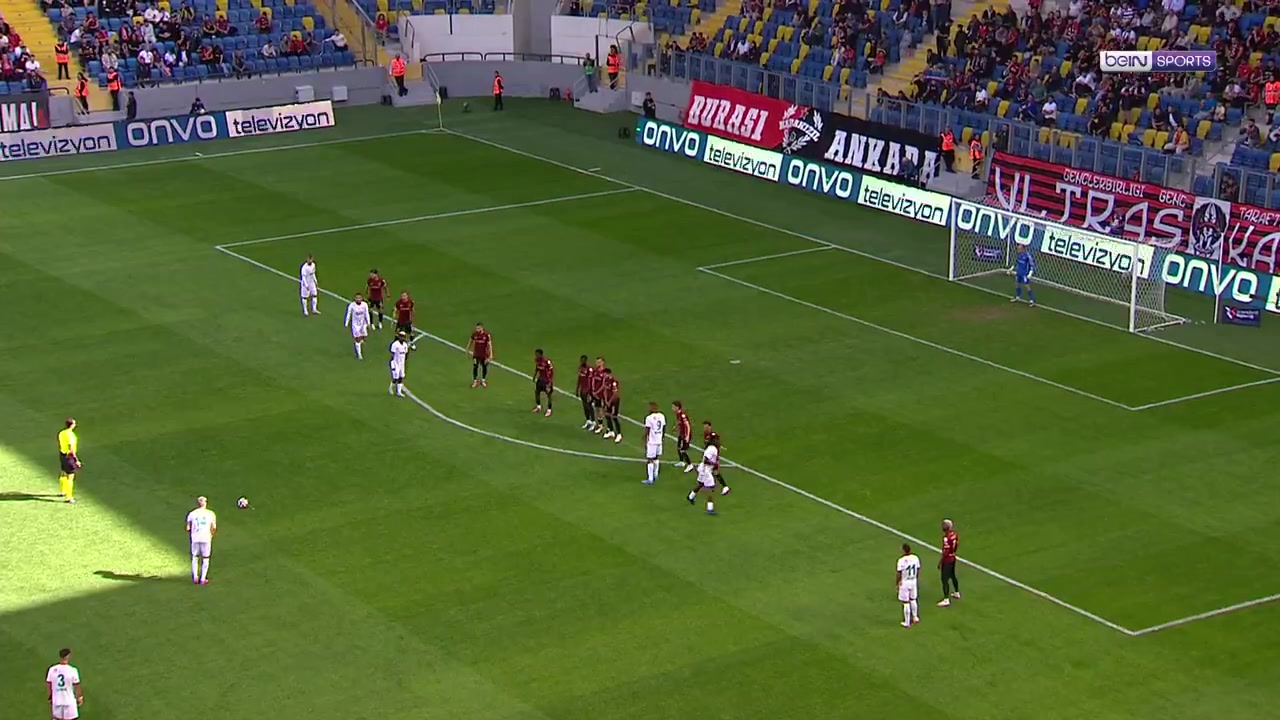 小哈吉任意球世界波距老哈吉首個任意球已過10640天