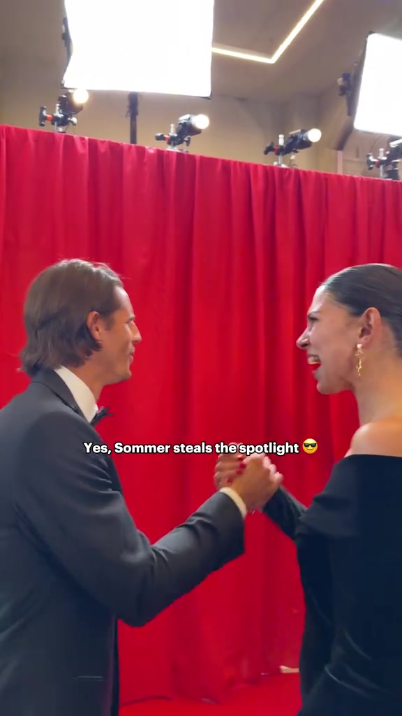 清脆響亮索默和網(wǎng)紅小姐姐配合的啪聲得到國(guó)米官推轉(zhuǎn)發(fā)