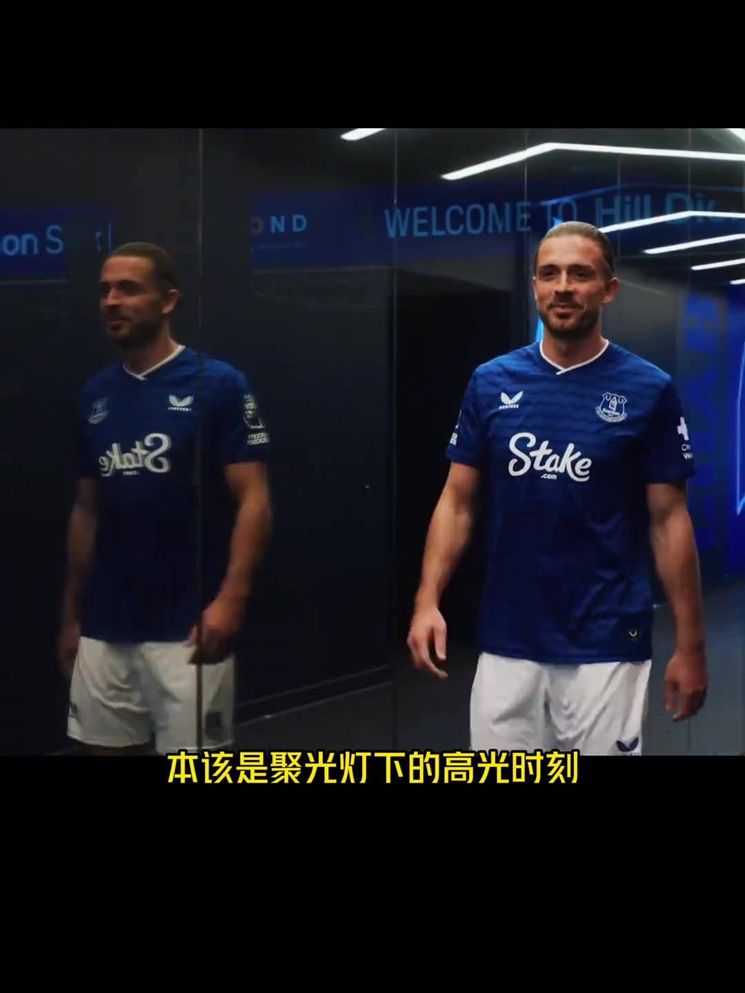 反人類的握筆姿勢(shì)格拉利什簽約埃弗頓握筆姿勢(shì)搶鏡