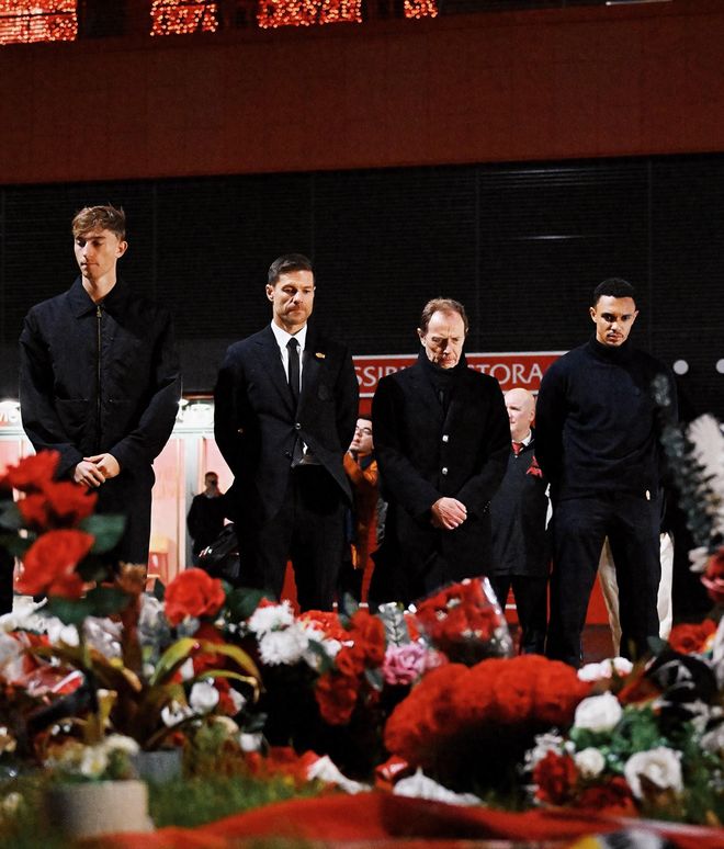 歐冠：皇馬多位重要人物在賽前向已故利物浦球員若塔致敬