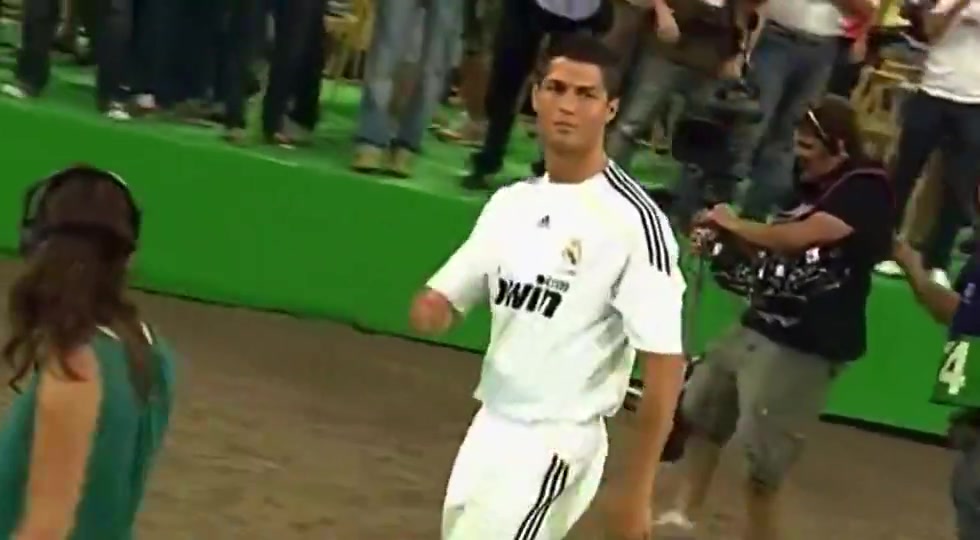 C羅別說話讓我吻你女記者這邊也要親