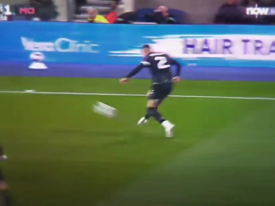 飛翔的比利時(shí)人德布勞內(nèi)曼城經(jīng)典進(jìn)球魚躍頭球絲滑慶祝