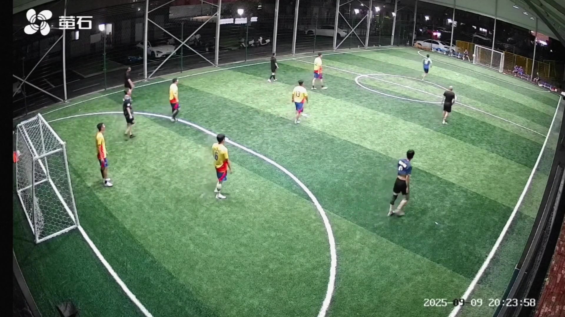 離譜怒射對(duì)方球門結(jié)果進(jìn)了自家大門這該找誰說理