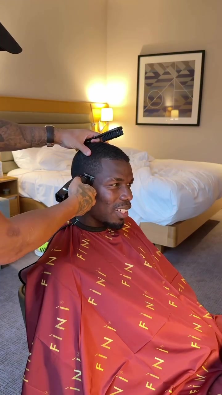 博格巴社媒發(fā)布視頻網(wǎng)友這是又開始重操舊業(yè)搞發(fā)型了