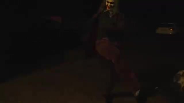 曼徹斯特變哥譚哈蘭德萬圣節(jié)化妝成小丑入侵街頭路人的反應