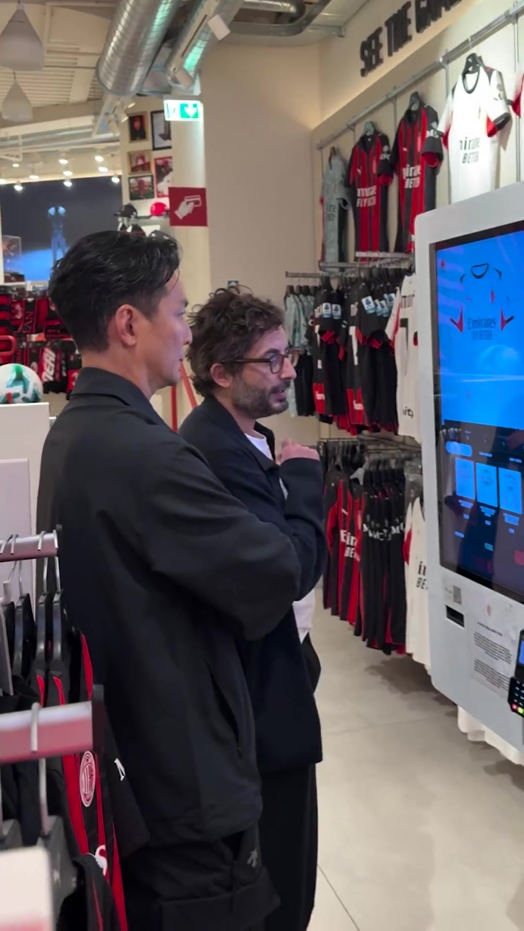 米蘭重磅引援沒錯就是在座的各位彥祖