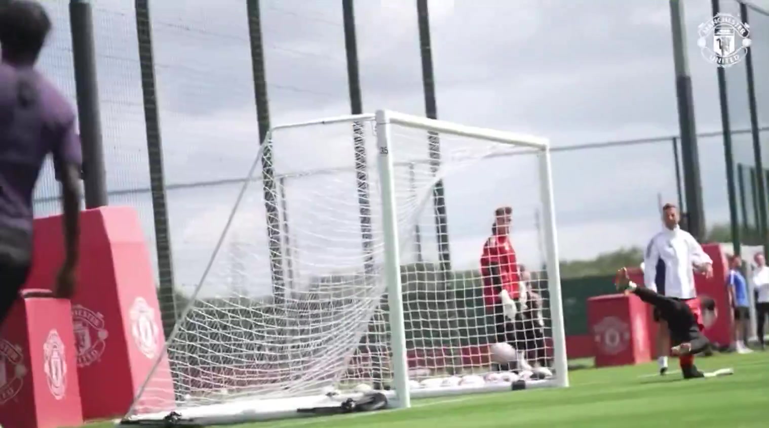 瀟灑一擊齊爾克澤訓(xùn)練賽上演腳后跟破門