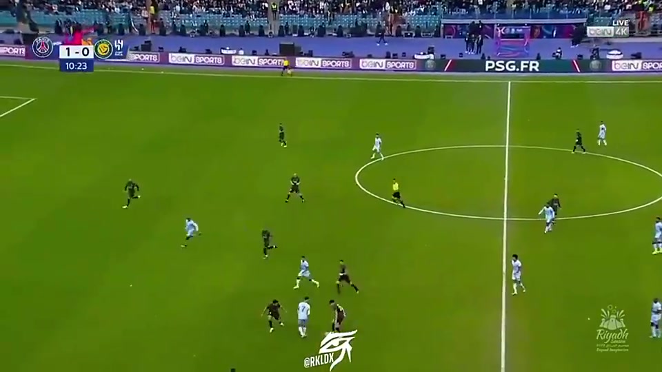 什么水平C羅對(duì)陣巴黎上演花式穿襠過人