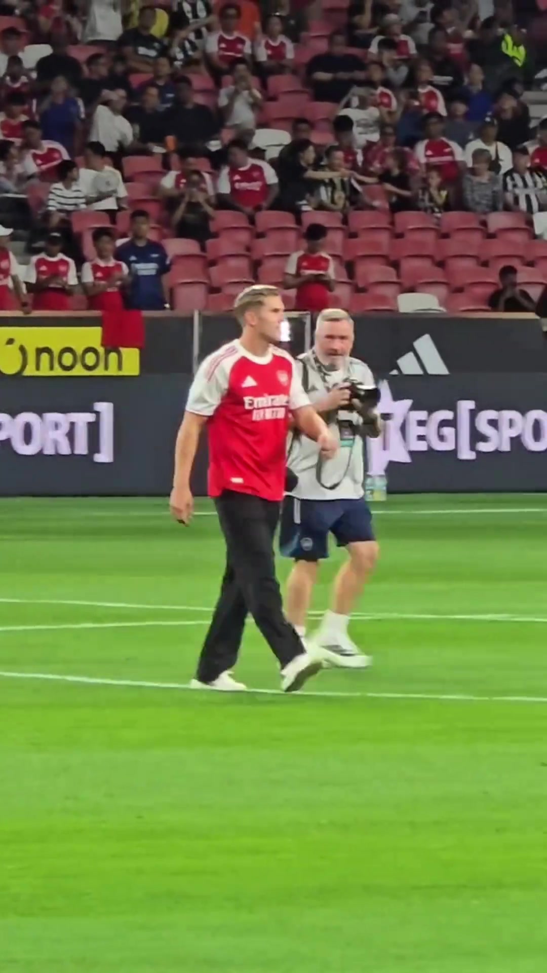 太帥了阿森納新援約克雷斯身穿14號(hào)球衣正式亮相