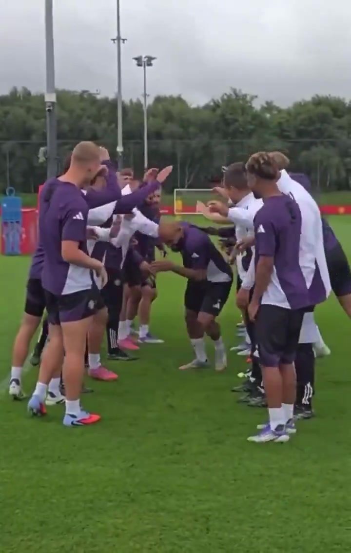 值得期待姆貝烏莫在曼聯(lián)的首次訓(xùn)練讓人感覺(jué)活力滿滿