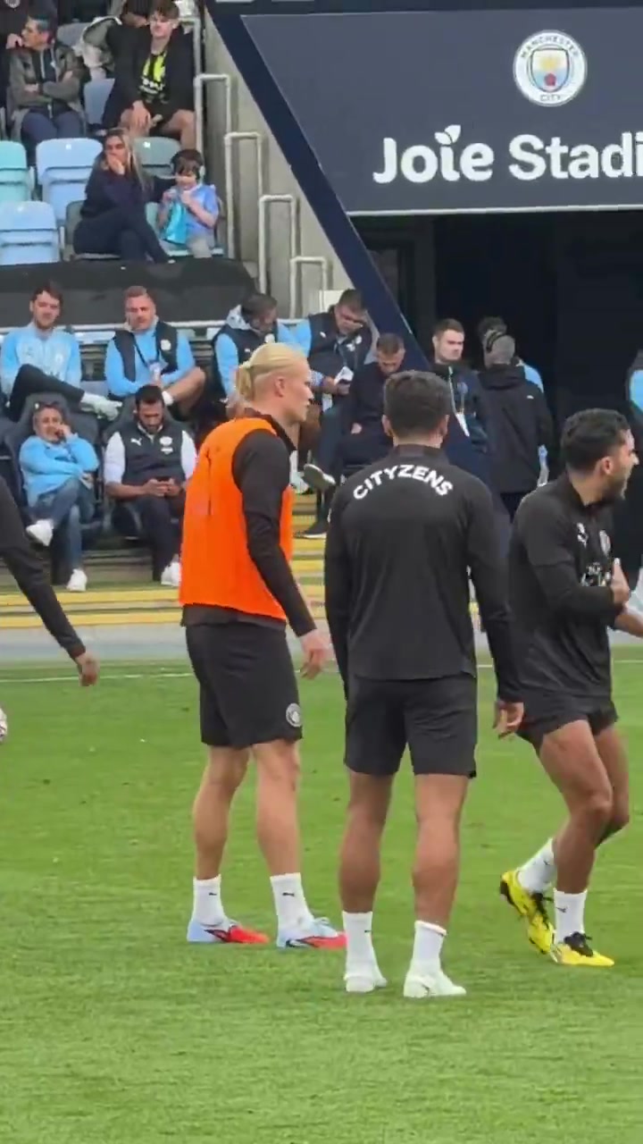 驚曼城驚現(xiàn)內(nèi)訌哈蘭德和新援切爾基爆發(fā)沖突