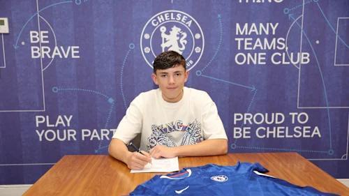 官方：切爾西與17歲中場(chǎng)雷吉-沃爾什簽下首份職業(yè)合同