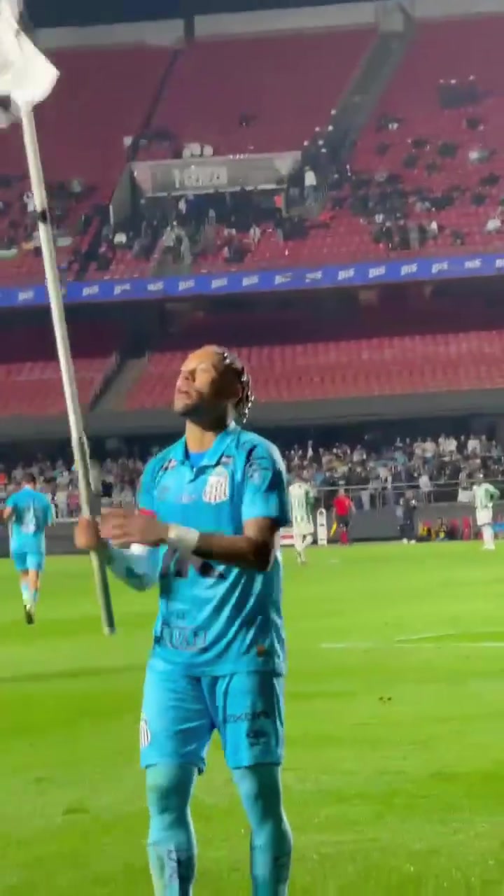 這里是我的地盤現(xiàn)場(chǎng)直拍內(nèi)馬爾高舉角旗桿