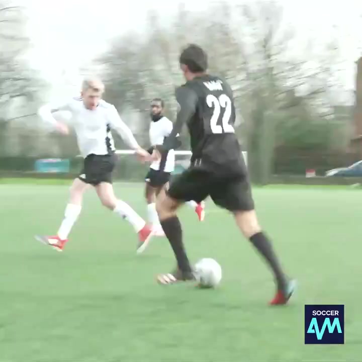 讓我們回顧一下卡卡在五人制比賽中的這粒進(jìn)球