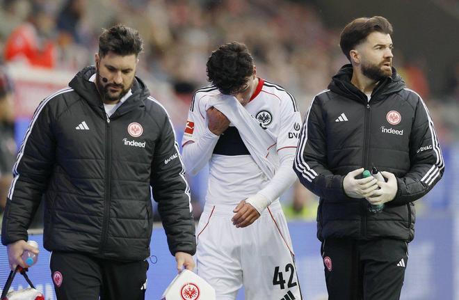 德天空：法蘭克福中場烏尊肌肉受傷，預計12月歐冠踢巴薩復出