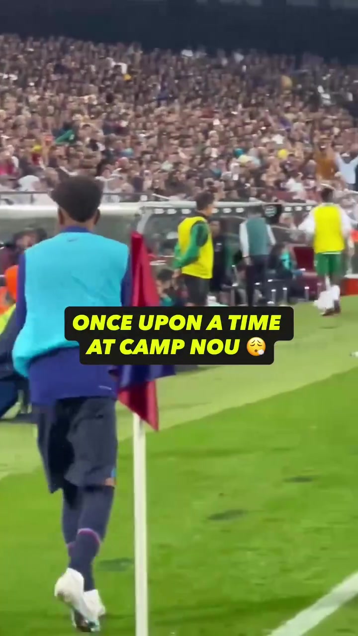 萬(wàn)般皆是命曾經(jīng)在諾坎普亞馬爾和登貝萊同時(shí)在場(chǎng)邊熱身