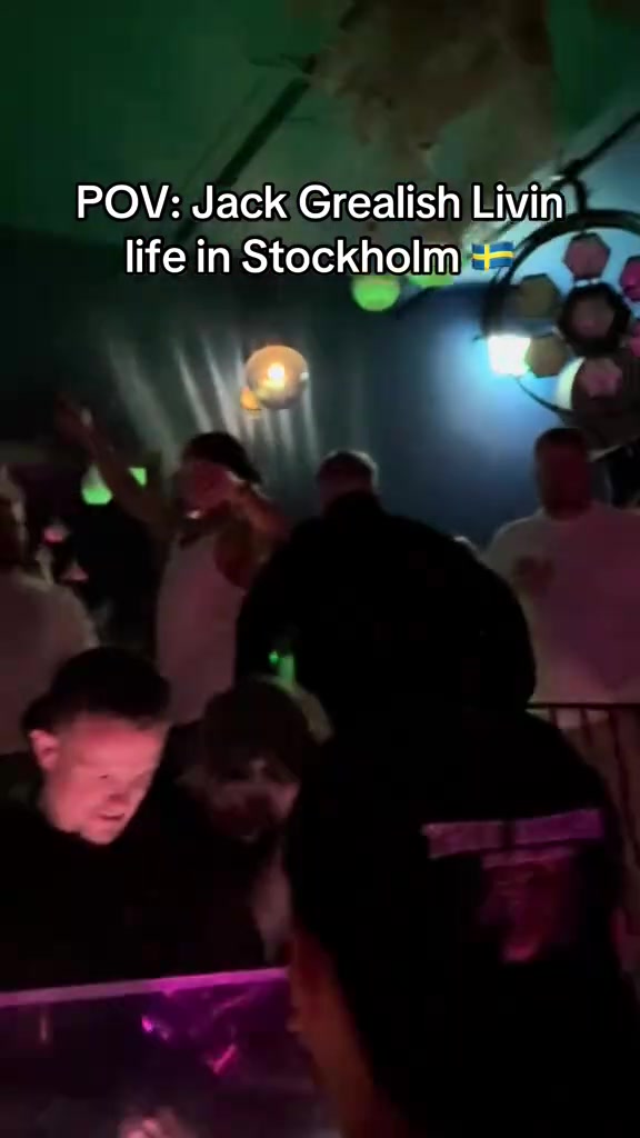 須窮今日歡被拍到在斯德哥爾摩酒吧放松的格拉利什