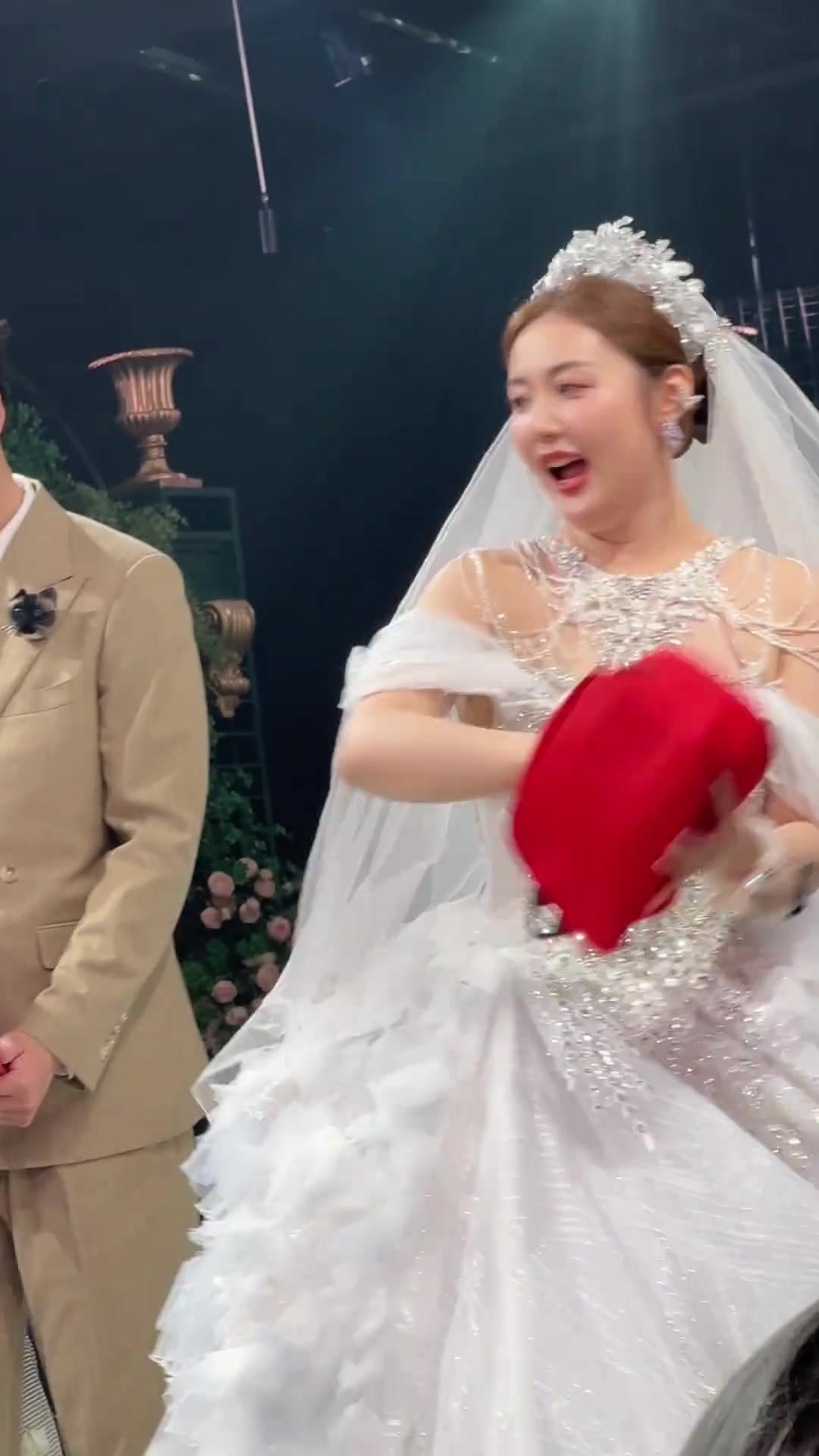 什么水平?曼聯(lián)女球迷結(jié)婚婚禮播放曼聯(lián)隊歌