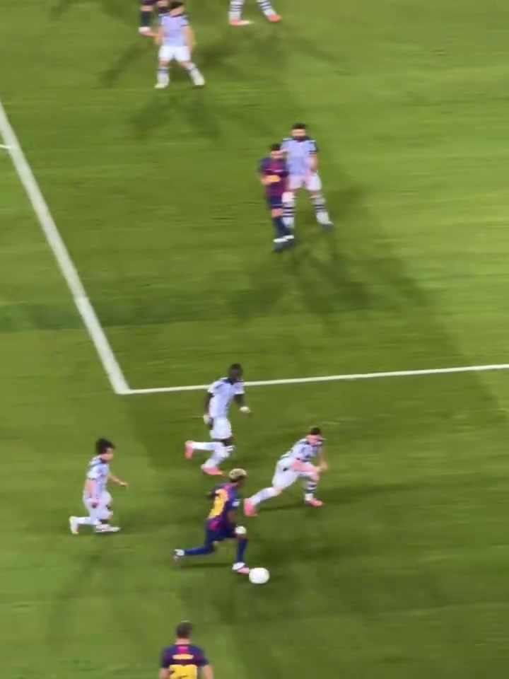 多人包夾依然從容這就是巴薩傳控這就是亞馬爾個人能力