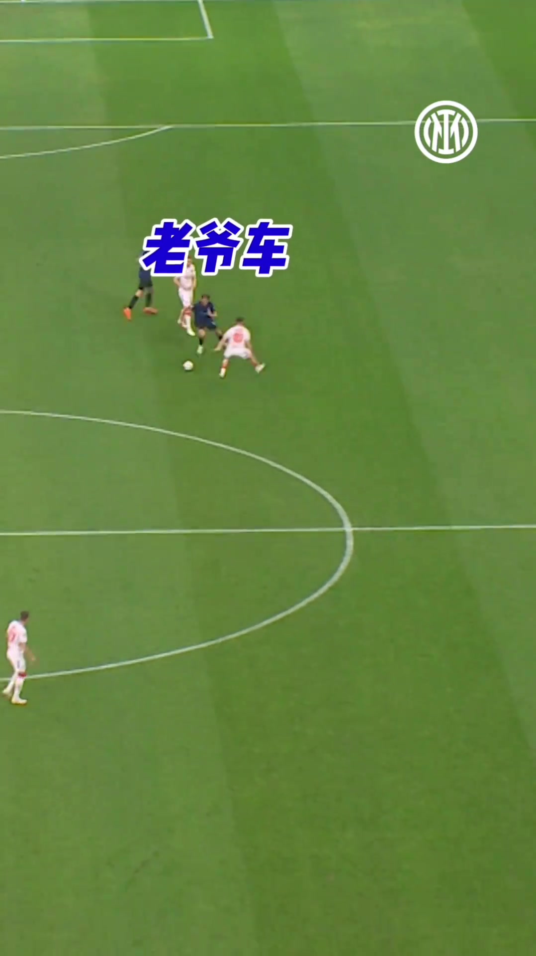 各種車型齊上陣國(guó)米官博藍(lán)黑軍團(tuán)這粒進(jìn)球堪稱狂飆飛車