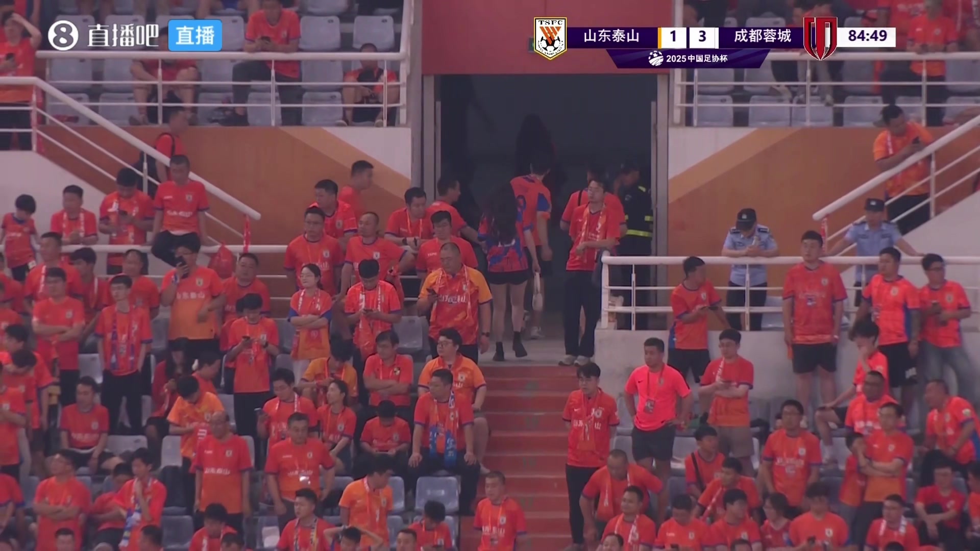 無聲抗議泰山球迷提前離場解說崔康熙帥位終結(jié)要提上日程了