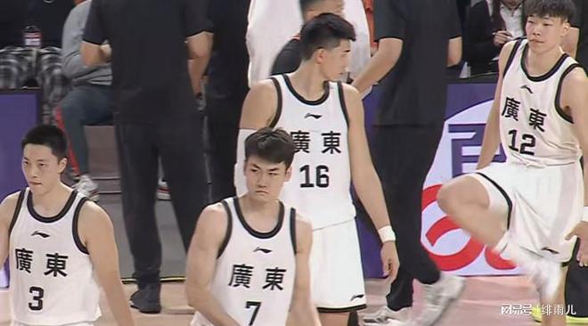 打爆廣東隊(duì)？歐洲強(qiáng)力中鋒空降全運(yùn)會(huì)，一隊(duì)比四川男籃更強(qiáng)！