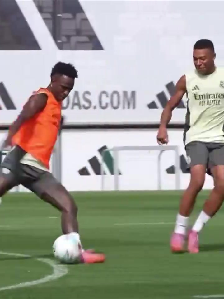 歡樂維尼修斯過掉姆巴佩破門隨即姆巴佩爆射復(fù)仇