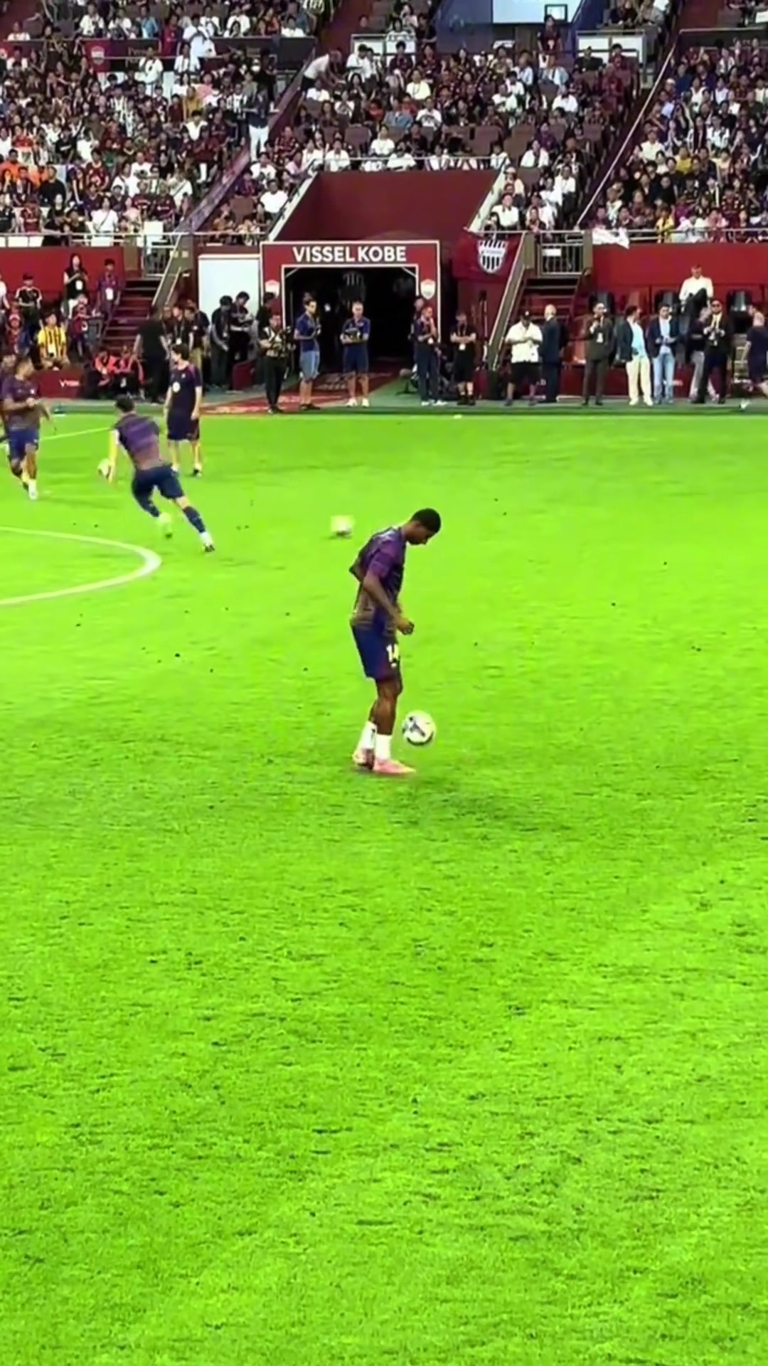 登貝萊落淚巴薩新援怎么能不會(huì)顛球拉什福德這操作真絲滑