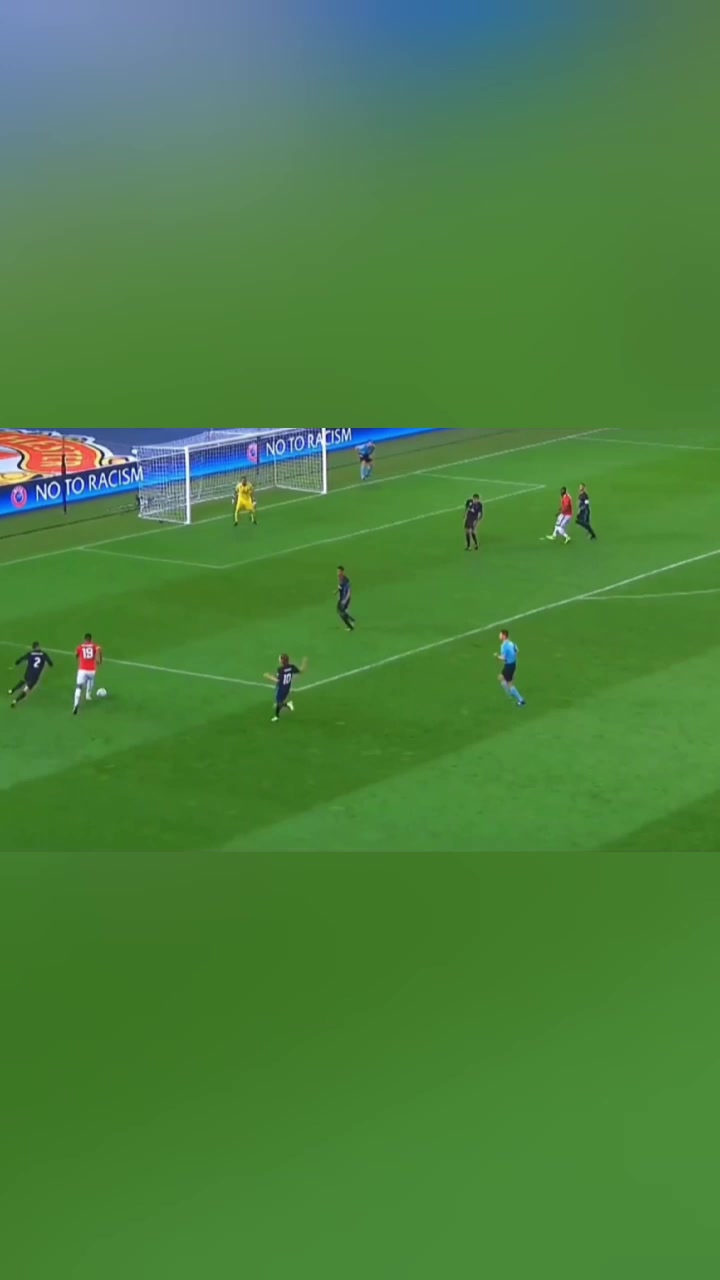 曾經(jīng)足壇有一句話我沒見過(guò)19歲的羅納爾多 但見過(guò)19歲的拉什福德