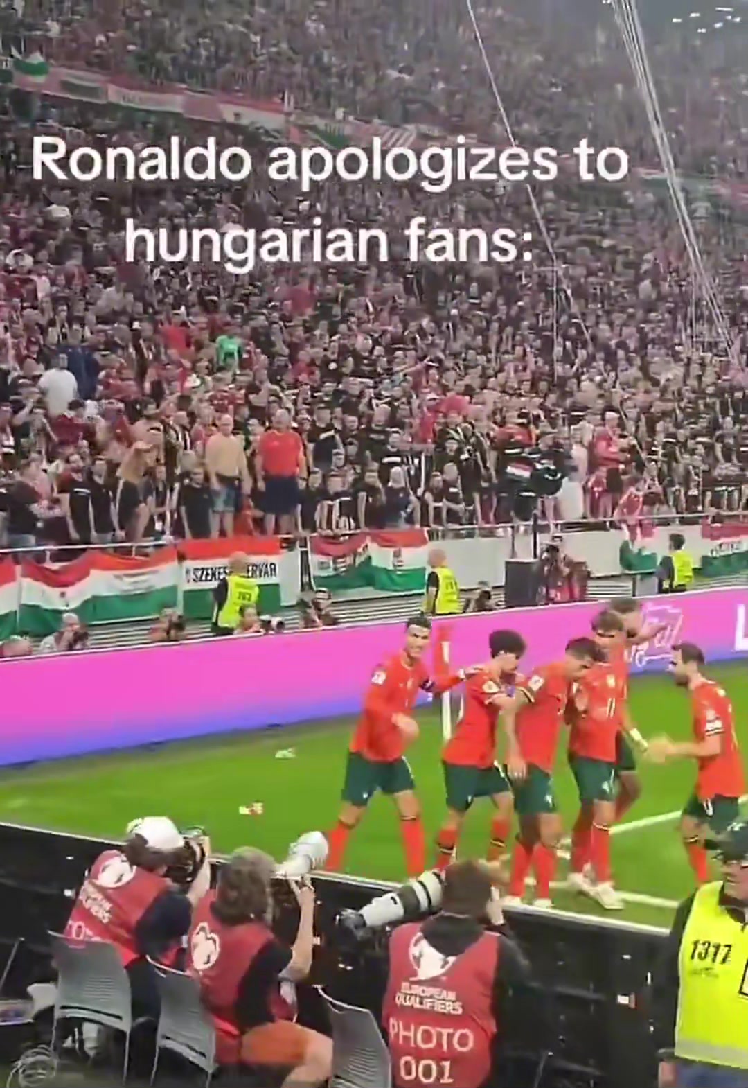 隊(duì)長(zhǎng)隊(duì)友進(jìn)球后在主隊(duì)球迷區(qū)慶祝C羅致歉招呼隊(duì)友離開