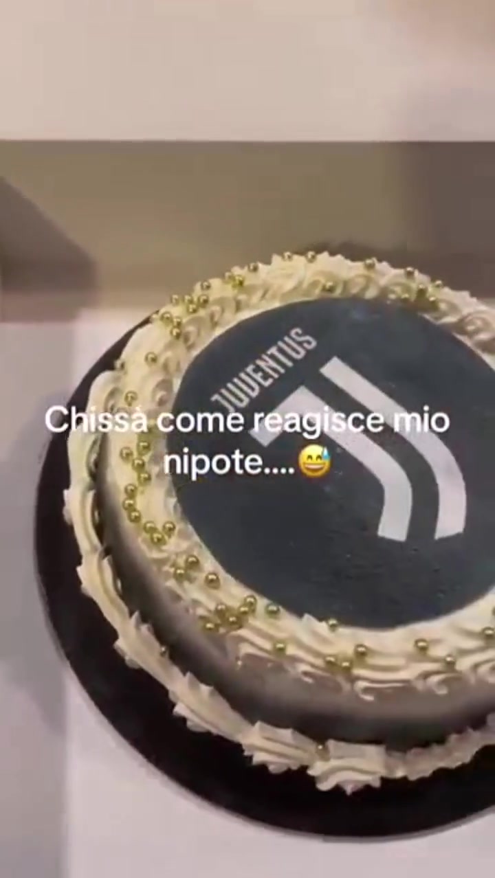 被送尤文隊徽的生日蛋糕這位國米小球迷的反應太真實了