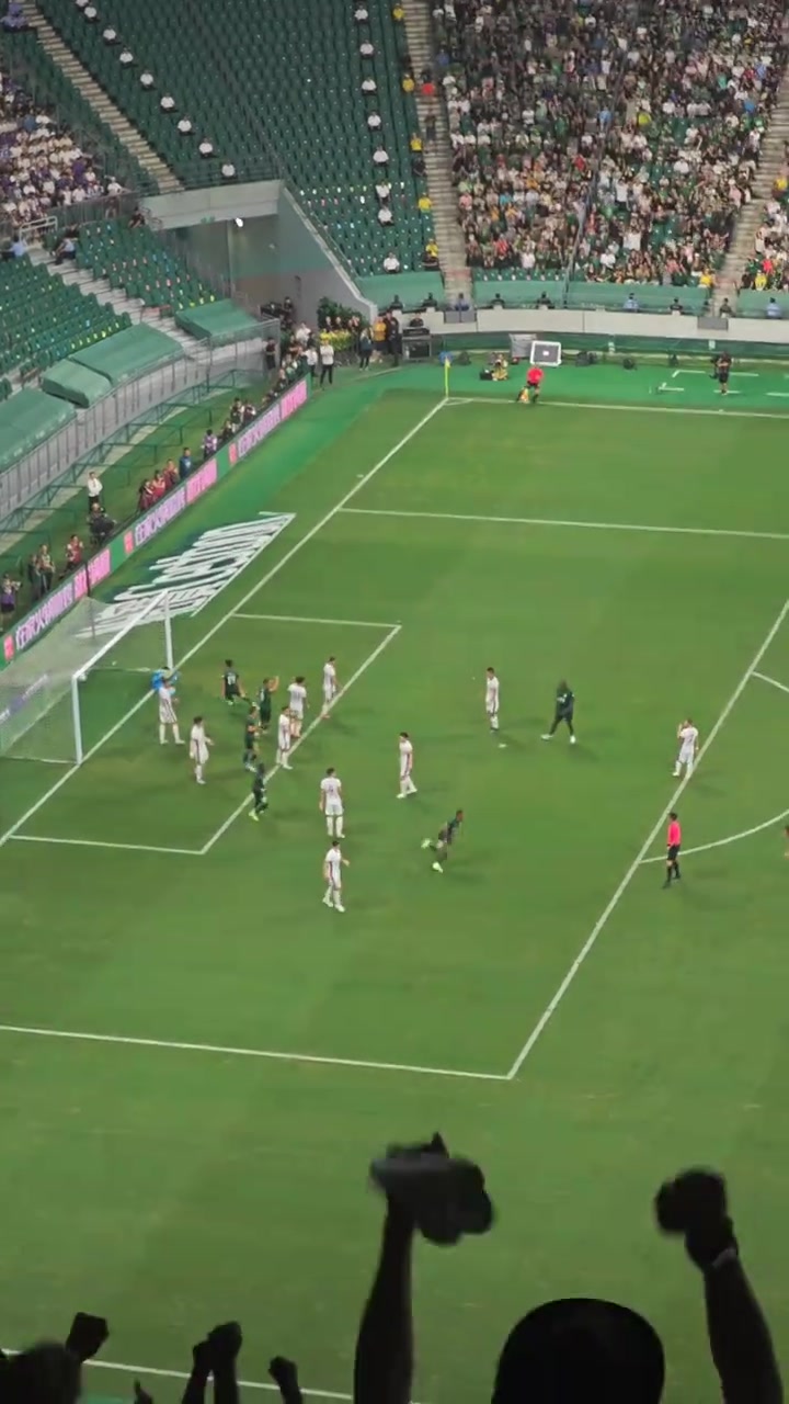 核心力量實拍達(dá)萬暴力頭球破門工體國安球迷高喊NB