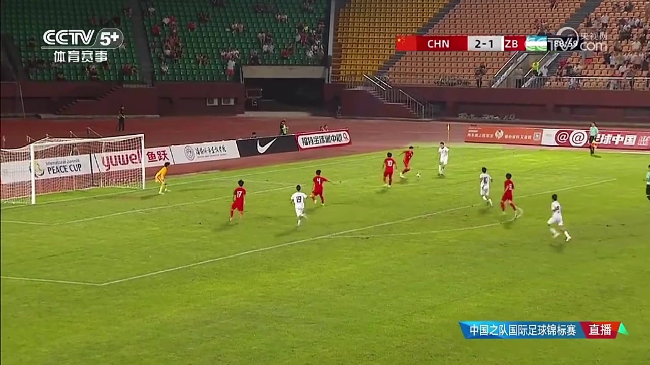 讓烏茲別克主帥和球員很不滿U16國足禁區(qū)手球主裁示意不是點球