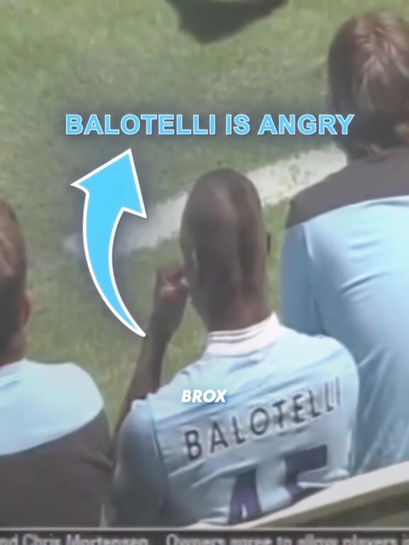 當年兒徒巴洛特利這個無腦行為讓恩師曼奇尼將他憤然換下