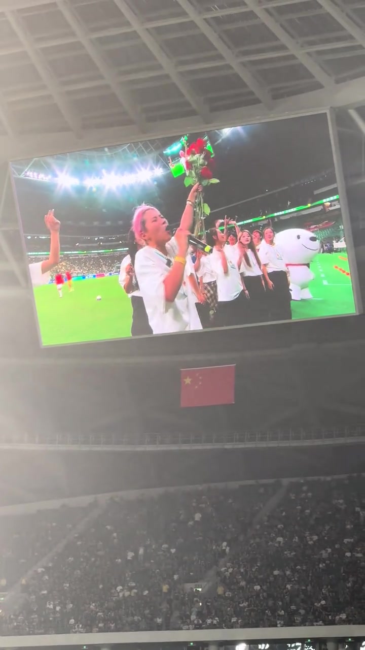 比比賽還精彩實拍工體上演女生向男生求婚成功溫馨畫面