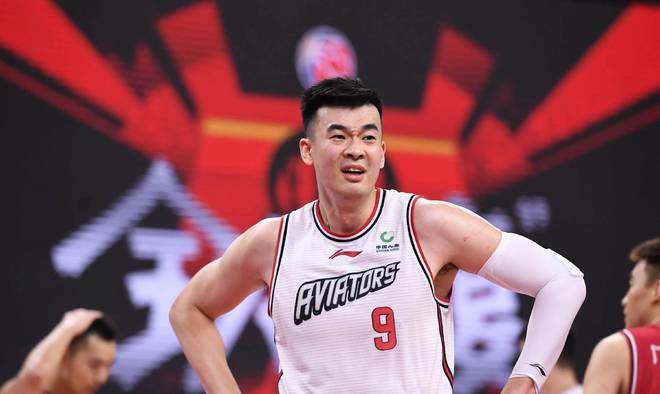 CBA現(xiàn)役體重最大的10名球員：王哲林123公斤第七，第一名131公斤