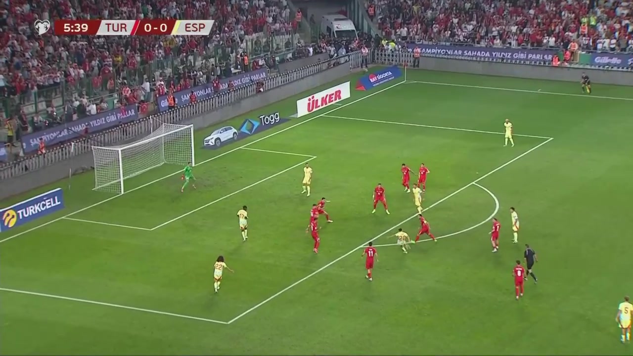 太絲滑了佩德里接球晃開(kāi)防守冷靜兜射破門(mén)