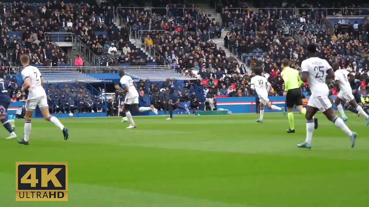 壓迫感此前巴黎主場比賽梅西內(nèi)馬爾被自家球迷送上漫天噓聲