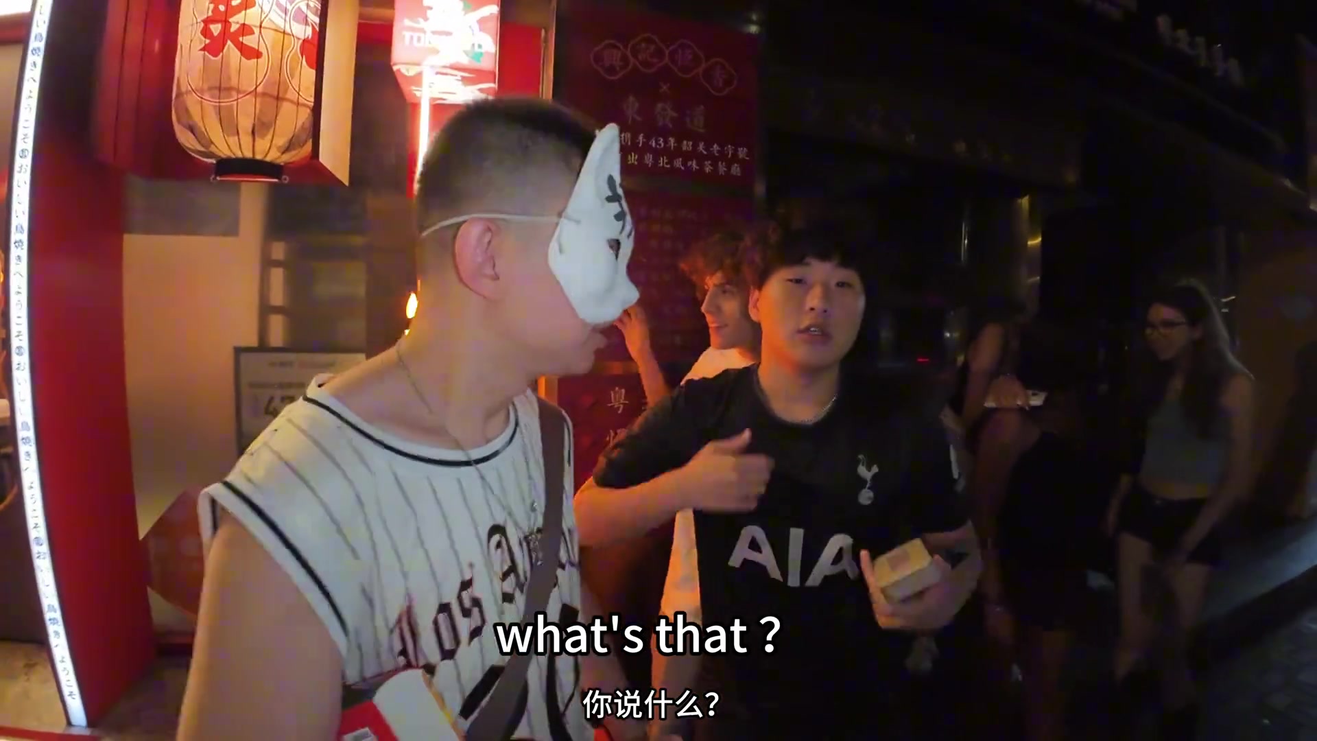 在中國(guó)種族歧視中國(guó)人熱刺球迷真是鬧麻周圍竟然沒(méi)反應(yīng)