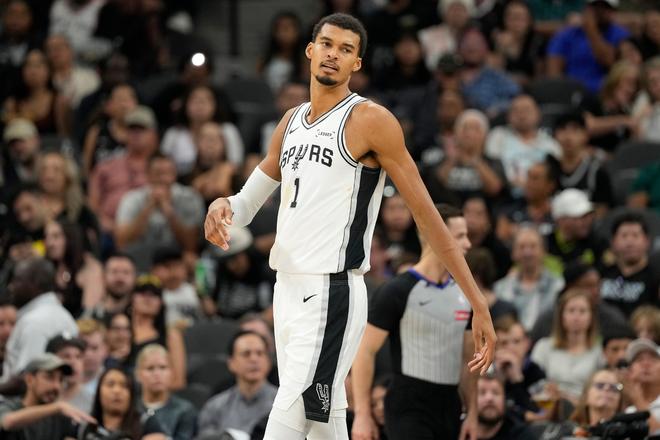 馬刺主帥：文班在我們需要時挺身而出，展現(xiàn)瞭專註度和穩(wěn)定性