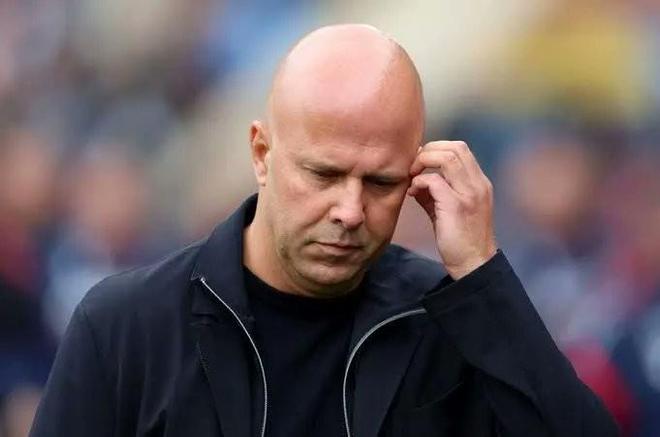 詹俊：斯洛特孤注一擲保聯(lián)賽，三中衛(wèi)陣型錯漏百出