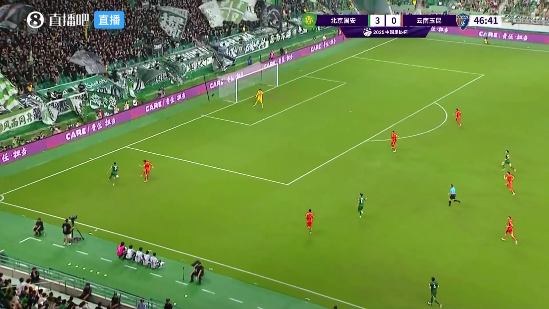 這狀態(tài)被摁在替補(bǔ)席張玉寧邊路生吃對(duì)手強(qiáng)行抹進(jìn)禁區(qū)打門