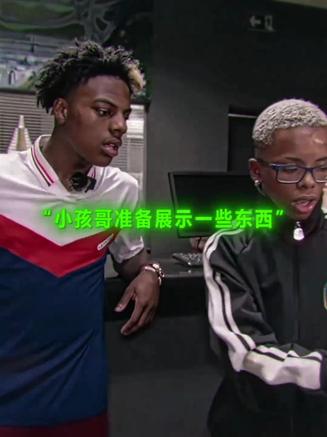 隱藏大佬小孩哥在甲亢哥面前秀和梅西內(nèi)馬爾合照裝到了