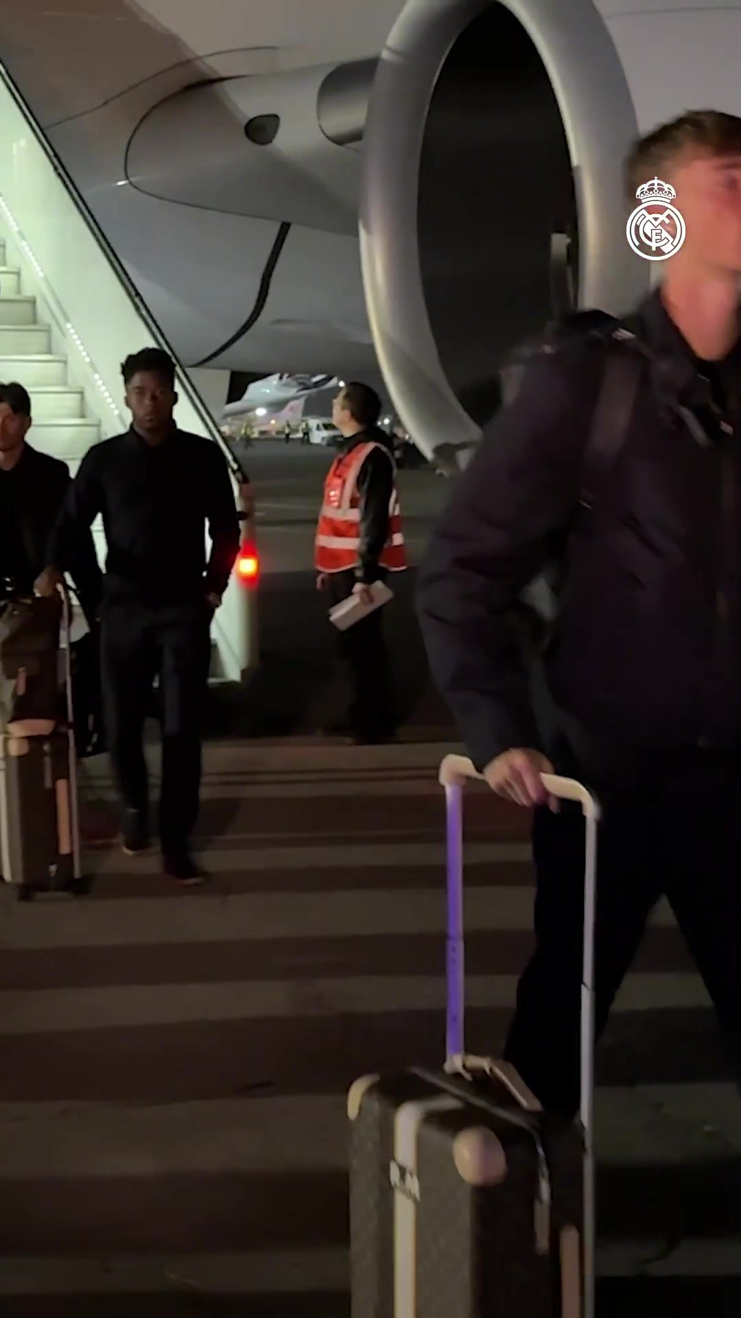 12個(gè)小時(shí)飛行皇馬抵達(dá)阿拉木圖迎接與歐冠新軍凱拉特的比賽