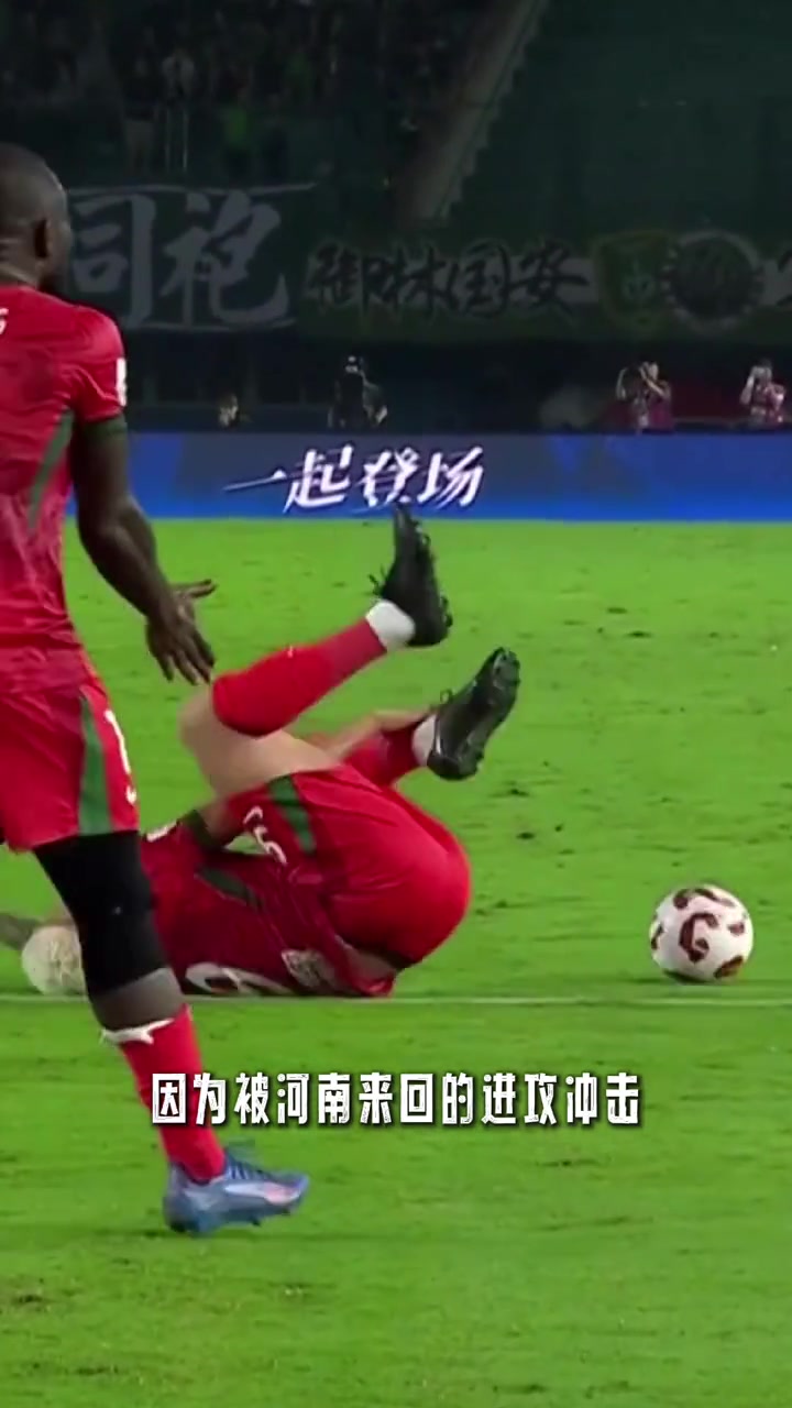 國安犯規(guī)送點時塞蒂恩壓力大到不敢看場上抱頭懷疑人生