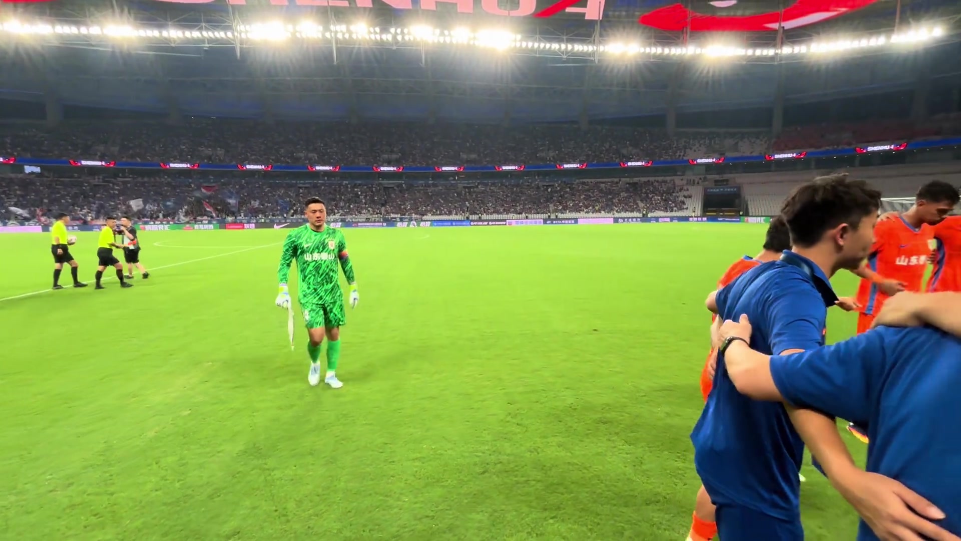 王大雷賽前鼓勵全隊拿出上一場的斗志來兄弟們一起加油